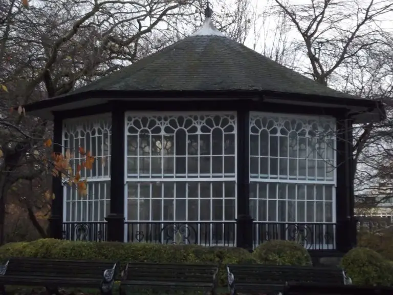 5 Best Enclosed Gazebos Good Reviews & Expert Guide [2023]